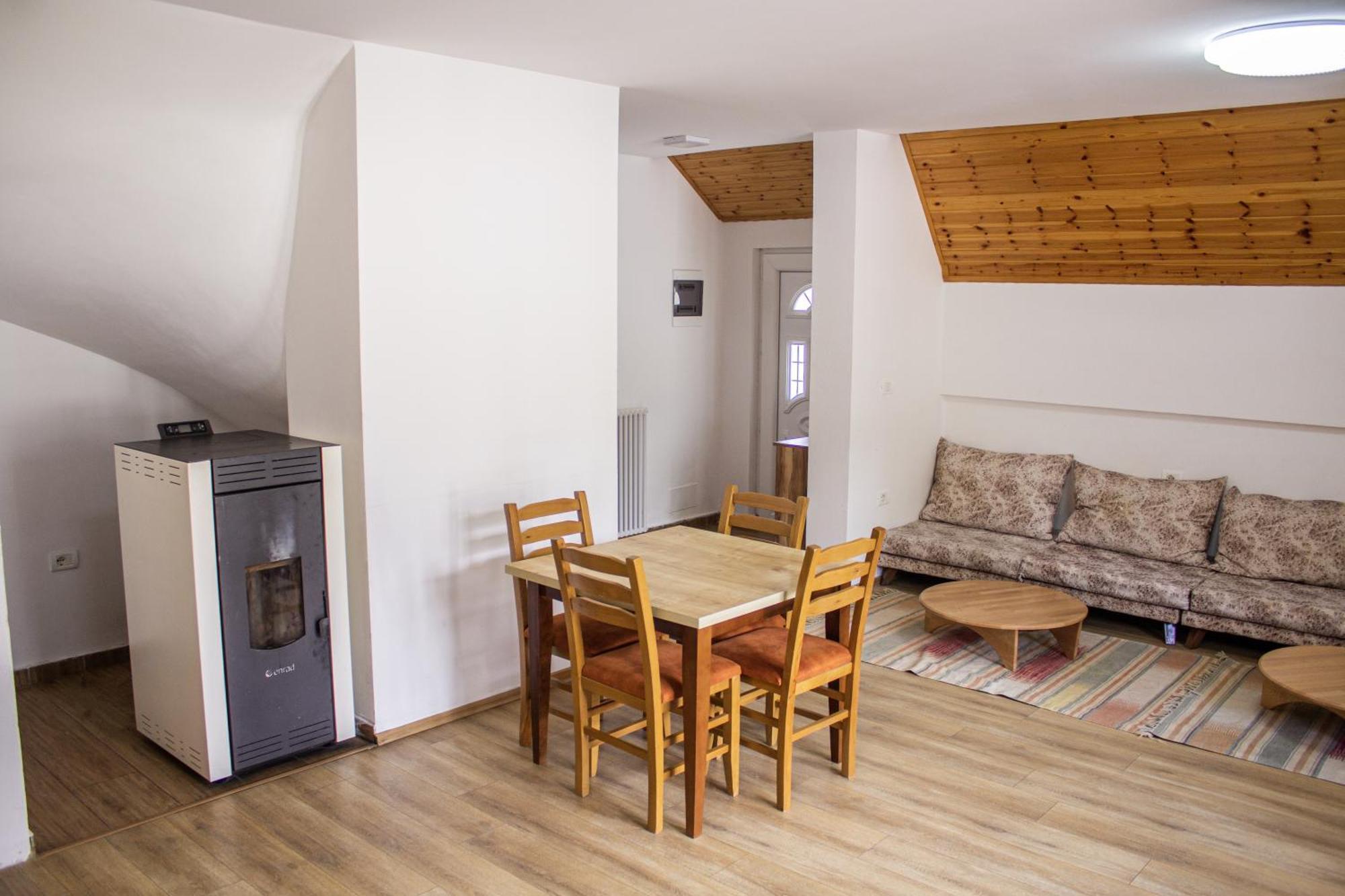 Aparthotel Bujtinat e lugines Valbona Esterno foto