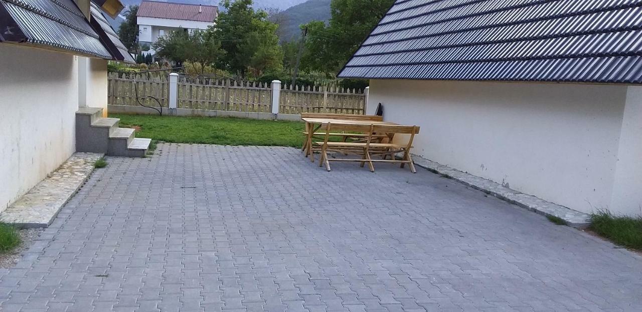 Aparthotel Bujtinat e lugines Valbona Esterno foto